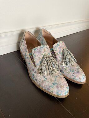 L'Artiste Leather Floral Loafer